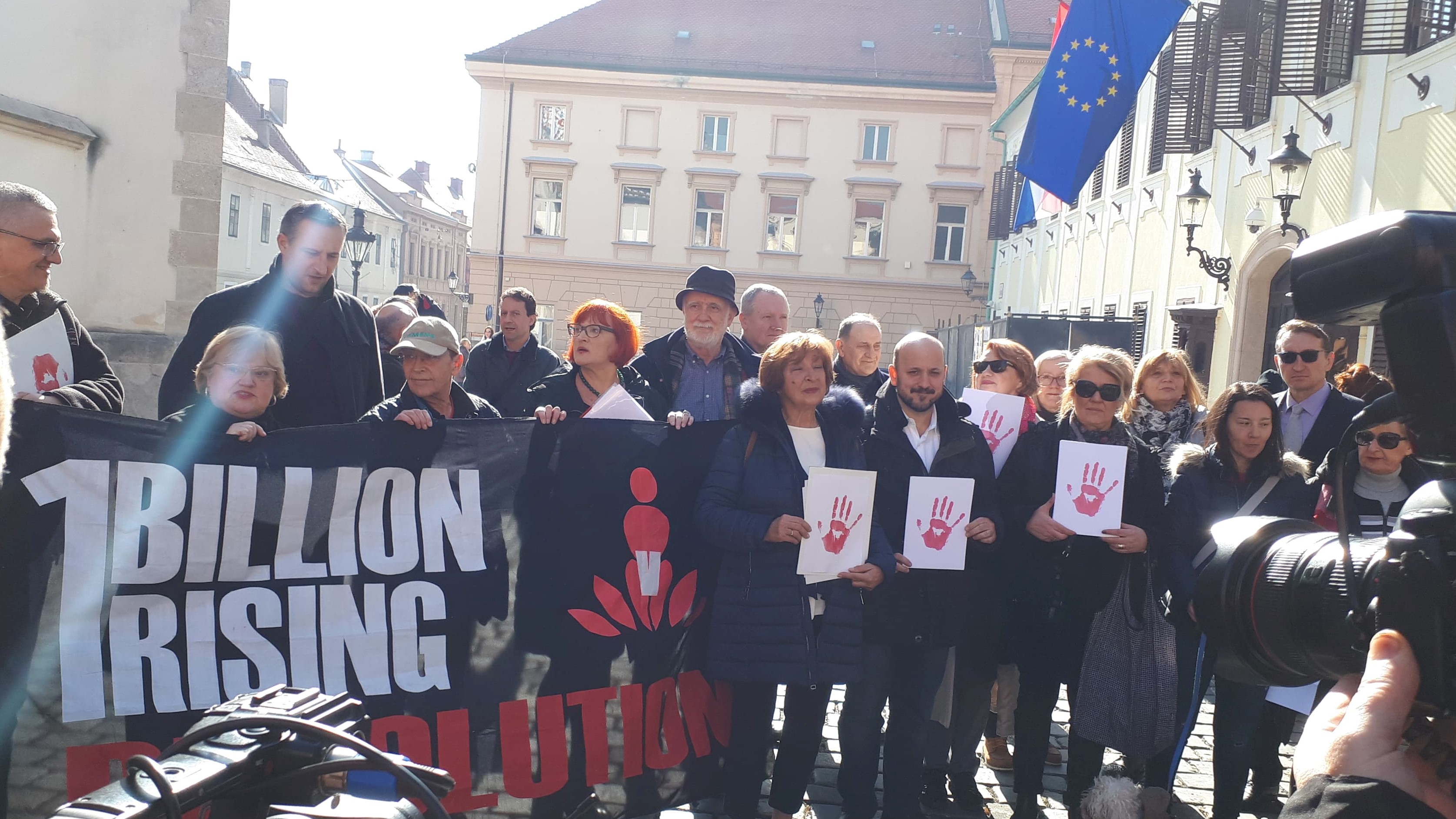 Milijarda je ustala protiv nasilja nad ženama i djevojčicama diljem Hrvatske