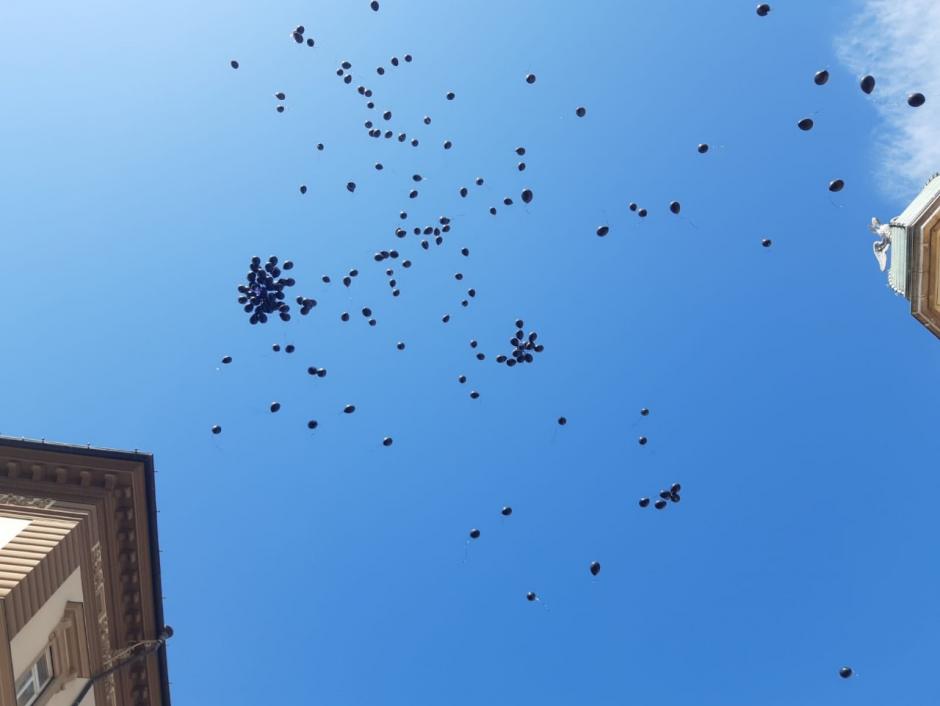 Povorkom i crnim balonima Rijeka obilježila ‘Nacionalni dan borbe protiv nasilja nad ženama’