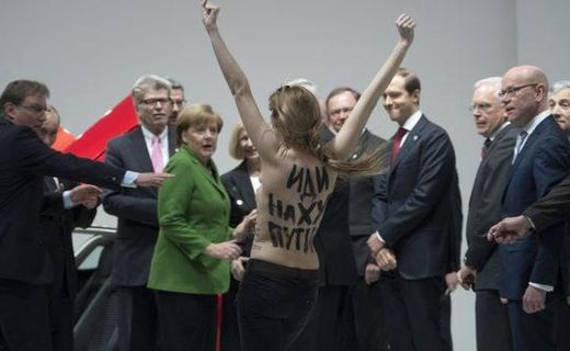 Putin za kažnjavanje članica Femena