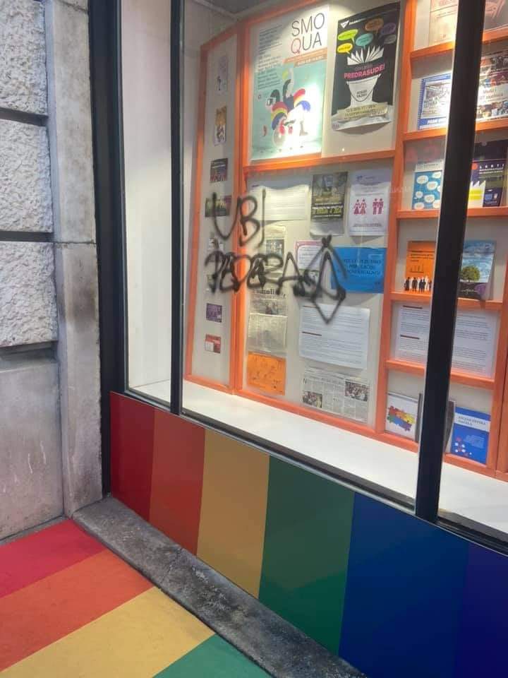 Kaznena prijava zbog grafita ‘Ubi pedera’ na Korzu