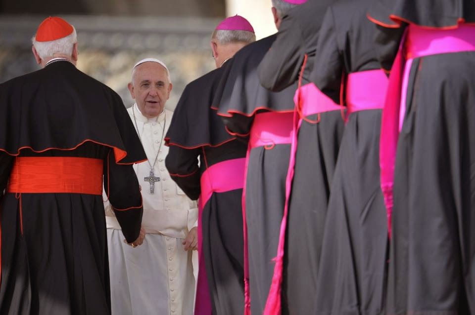 Progresivna retorika pape Franje prikriva njegovu prošlost i ulogu koju Crkva još uvijek ima diljem svijeta