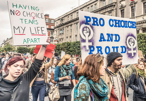 Irska omogućuje ograničeni pristup pobačajima