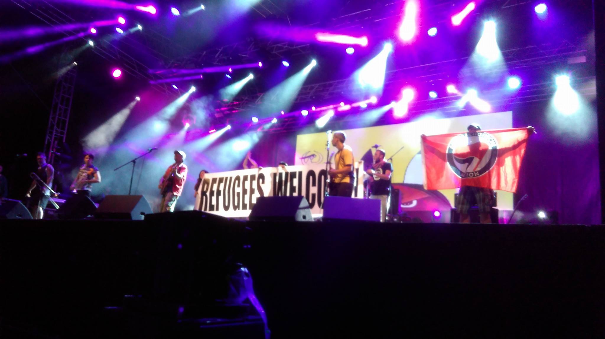 Aktivisti i aktivistkinje se pridružili/e Manu Chaou na stageu: ‘Izbjeglice, dobrodošle!’