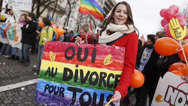 Francuzi i Francuskinje na ulici podržali ozakonjenje istospolnih brakova