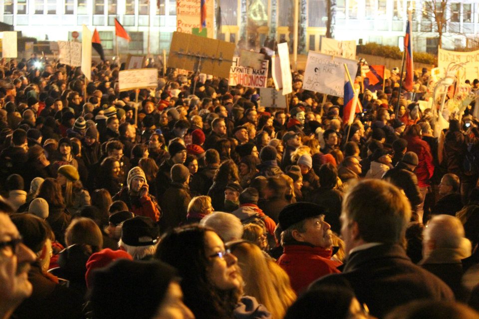 Prosvjedi u Sloveniji i Makedoniji