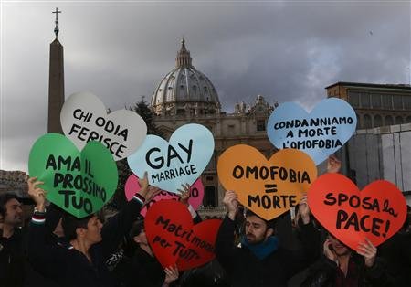Kartonskim srcima protiv Papine homofobije