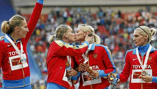 Poljubac ruskih atletičarki u znak prosvjeda protiv Putinovog anti-gej zakona