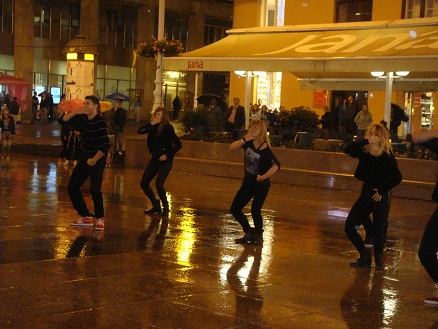 Flash mob na kiši!