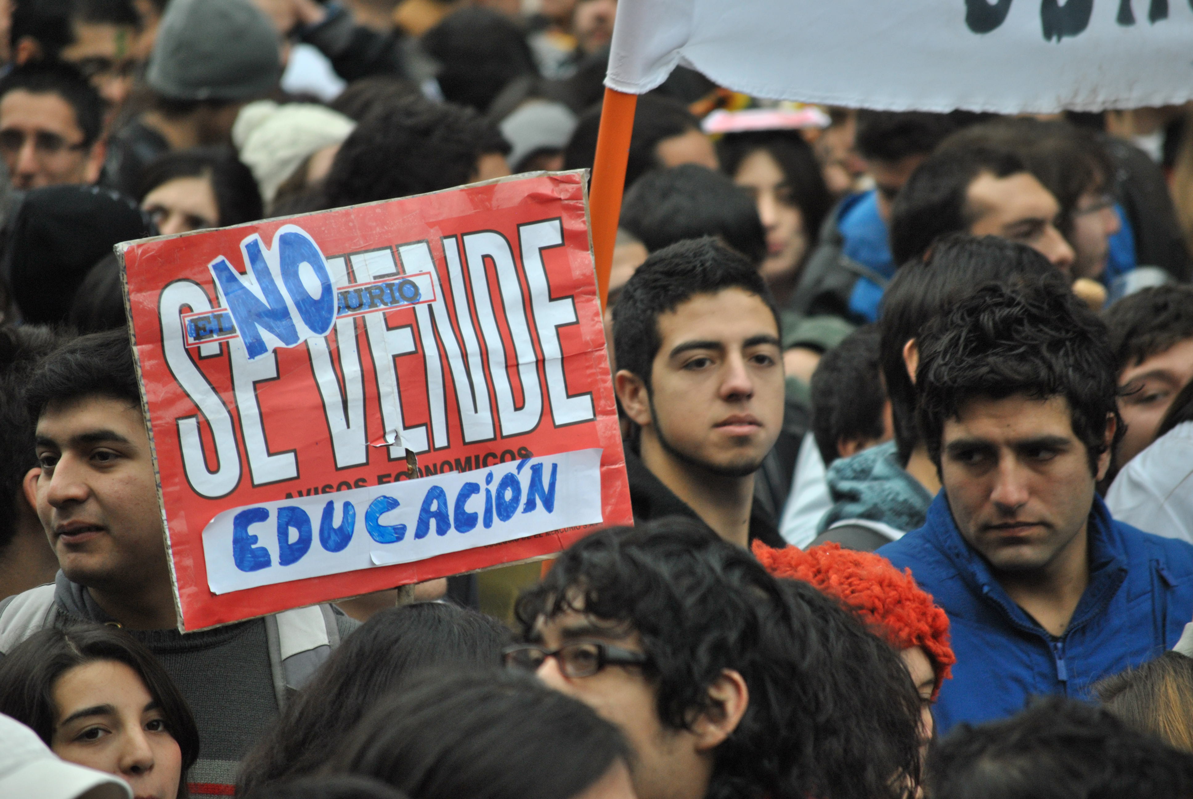 Masovni ustanak čileanskih studenta i studentica za reformu školstva