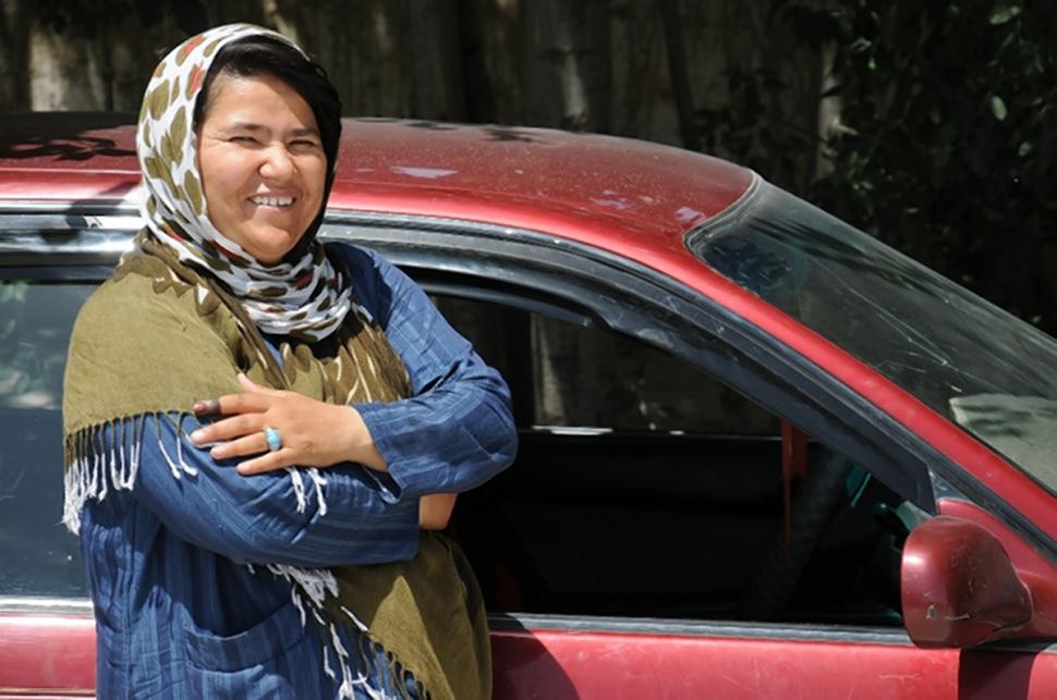 Prva vozačica taksija u Afganistanu