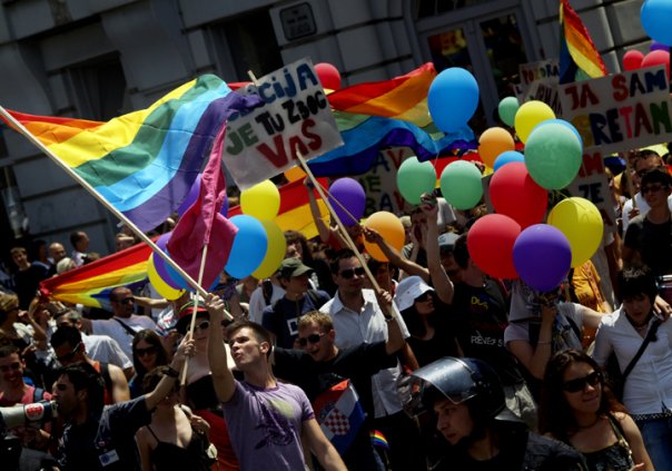 Gay pride i anti-gay pride na isti dan u isto vrijeme