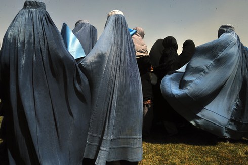 Može li Karzai odbiti novi zakon koji štiti zlostavljače žena?